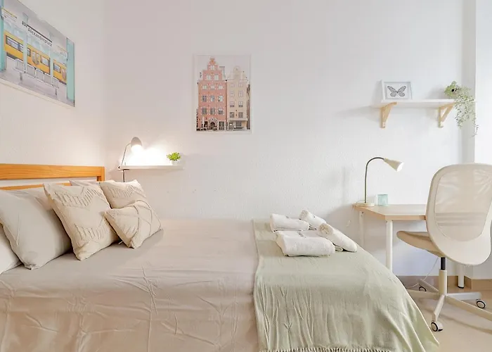 C10 Spacious 5 Bedroom In Soho Малага